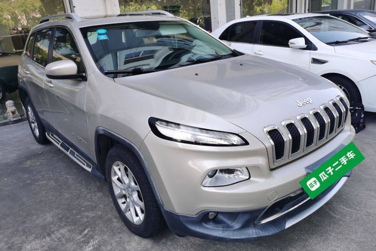 Used Jeep Cherokee 2017 2.4L Leading Smart Edition Front Right 45 Deg