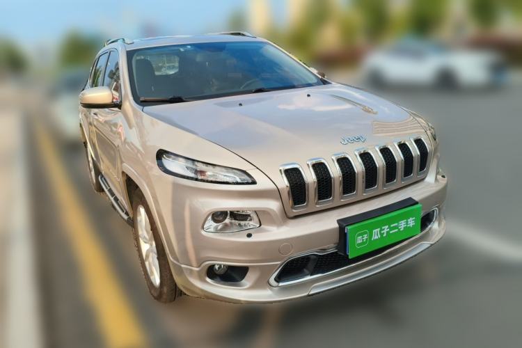 Used Jeep Cherokee 2017 2.4L Professional Smart Edition Front Right 45 Deg