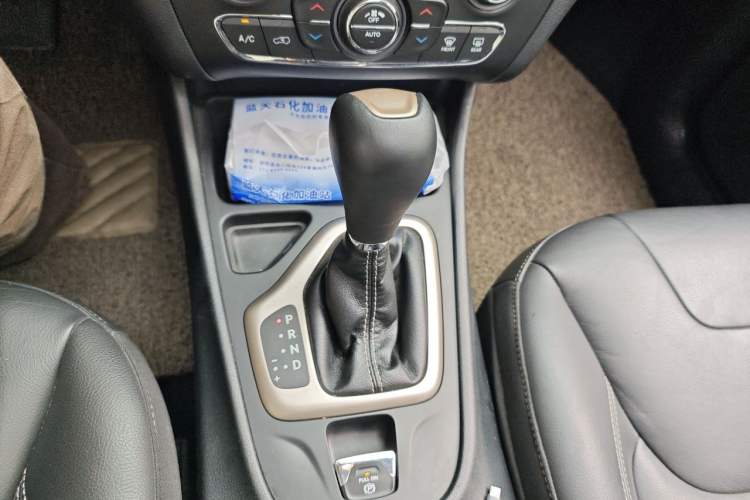 Used Jeep Cherokee 2017 2.0L Superior Edition Gear Lever