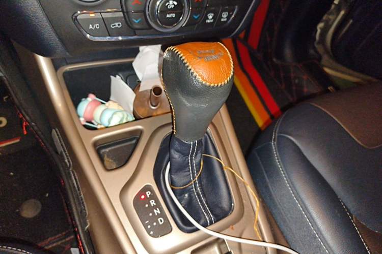 Used Jeep Cherokee 2017 2.0L Superior Edition Gear Lever