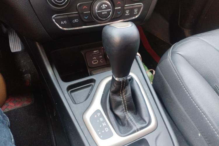 Used Jeep Cherokee 2017 2.0L Superior Edition Gear Lever