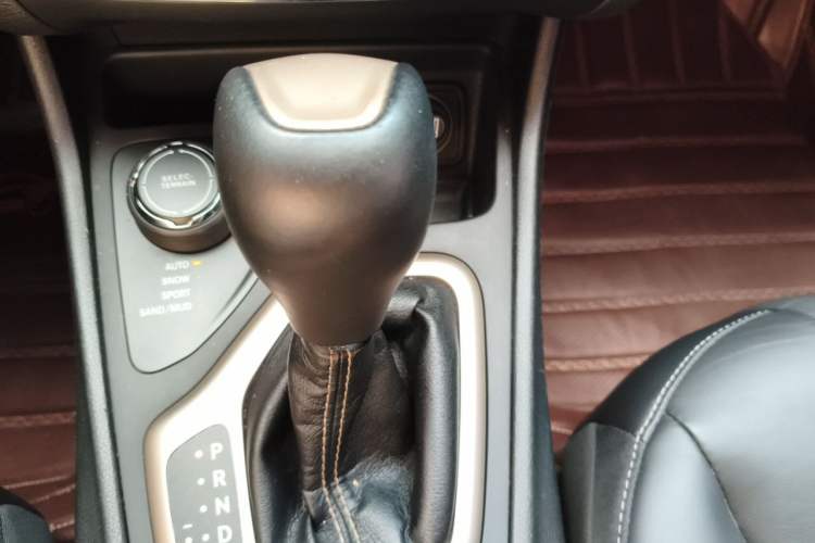 Used Jeep Cherokee 2017 2.4L Professional Smart Edition Gear Lever