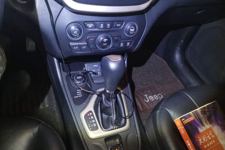 Used Jeep Cherokee 2017 2.4L Professional Smart Edition Gear Lever