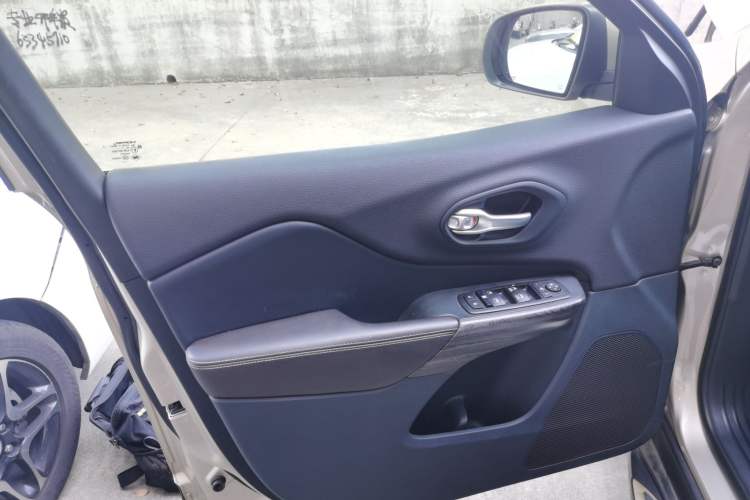 Used Jeep Cherokee 2017 2.4L Leading Smart Edition Left Front Door Interior