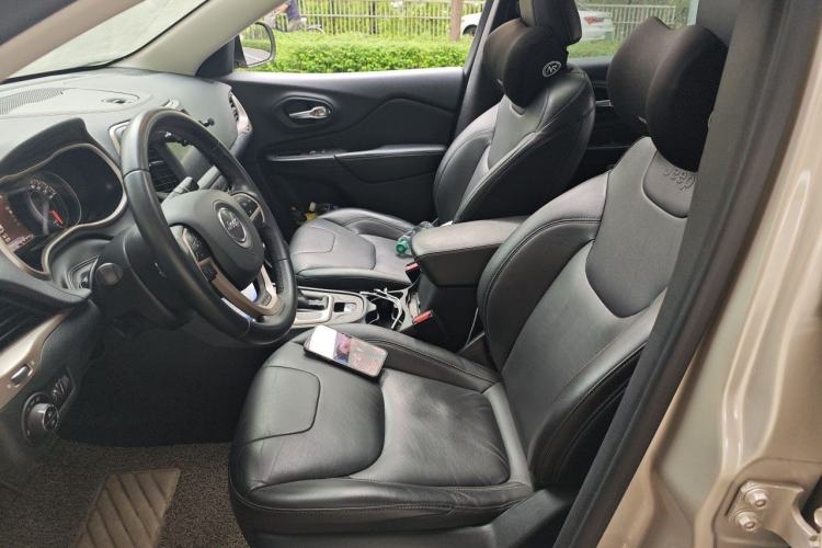 Used Jeep Cherokee 2017 2.0L Superior Edition Left Front Seat