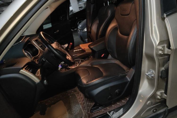 Used Jeep Cherokee 2017 2.0L Superior Edition Left Front Seat