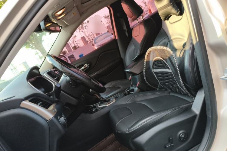 Used Jeep Cherokee 2017 2.4L Professional Smart Edition Left Front Seat