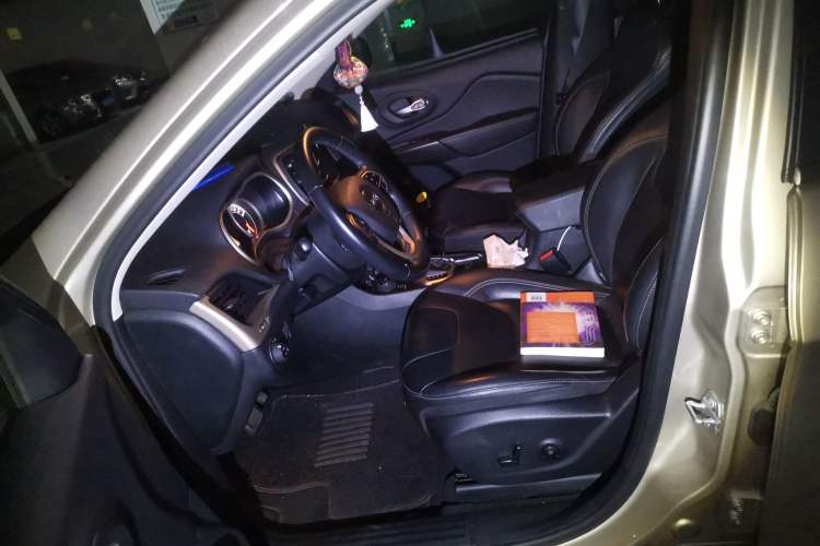 Used Jeep Cherokee 2017 2.4L Professional Smart Edition Left Front Seat