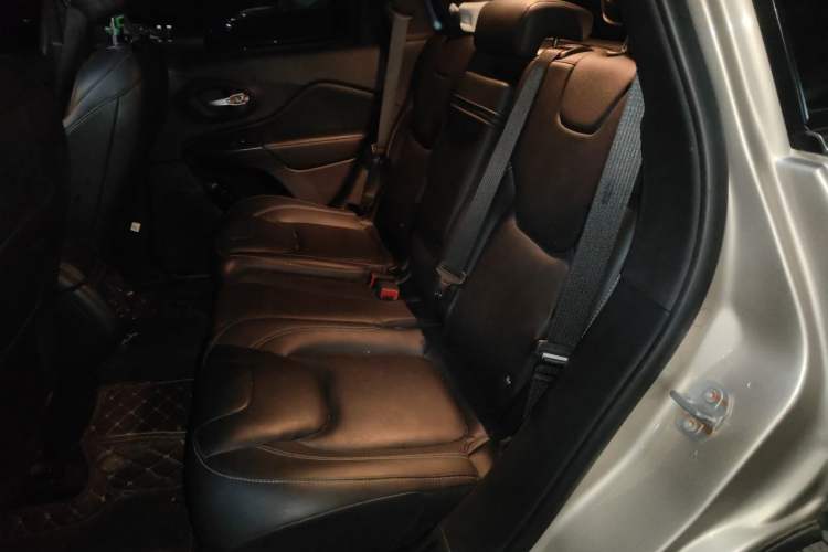 Used Jeep Cherokee 2017 2.0L Superior Edition Left Rear Seat