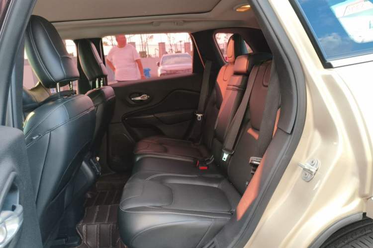 Used Jeep Cherokee 2017 2.4L Professional Smart Edition Left Rear Seat