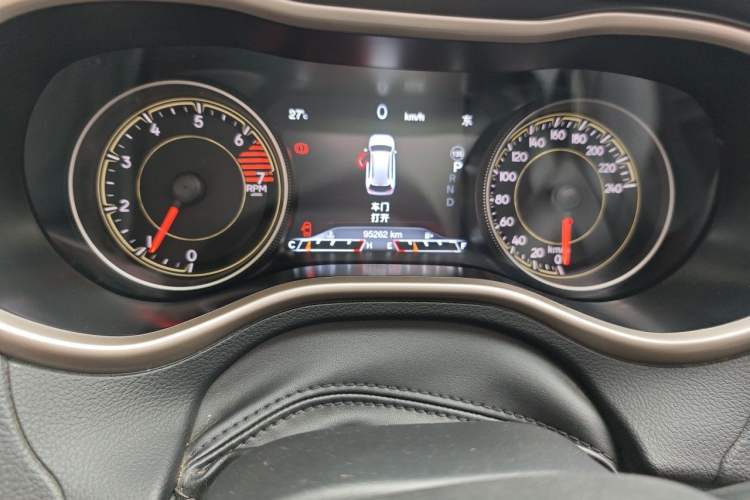 Used Jeep Cherokee 2017 2.0L Superior Edition Odometer Close Up