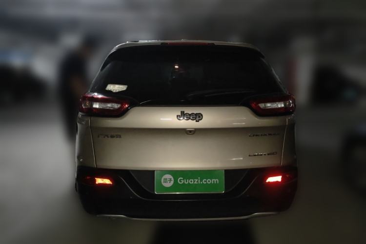 Used Jeep Cherokee 2017 2.0L Superior Edition Rear