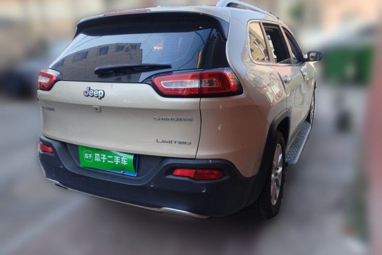 Used Jeep Cherokee 2017 2.0L Superior Edition Rear Right 45 Deg