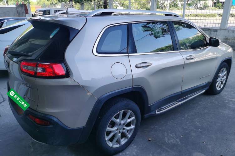 Used Jeep Cherokee 2017 2.4L Leading Smart Edition Rear Right 45 Deg