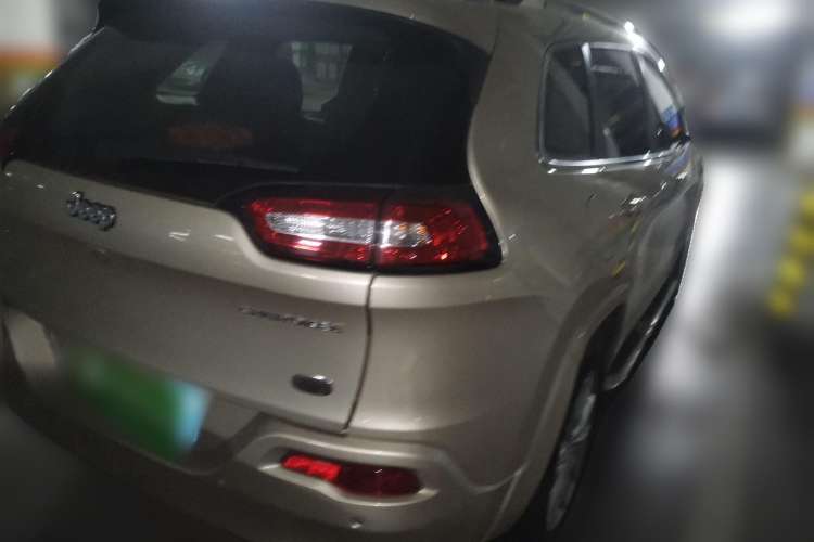 Used Jeep Cherokee 2017 2.4L Professional Smart Edition Rear Right 45 Deg