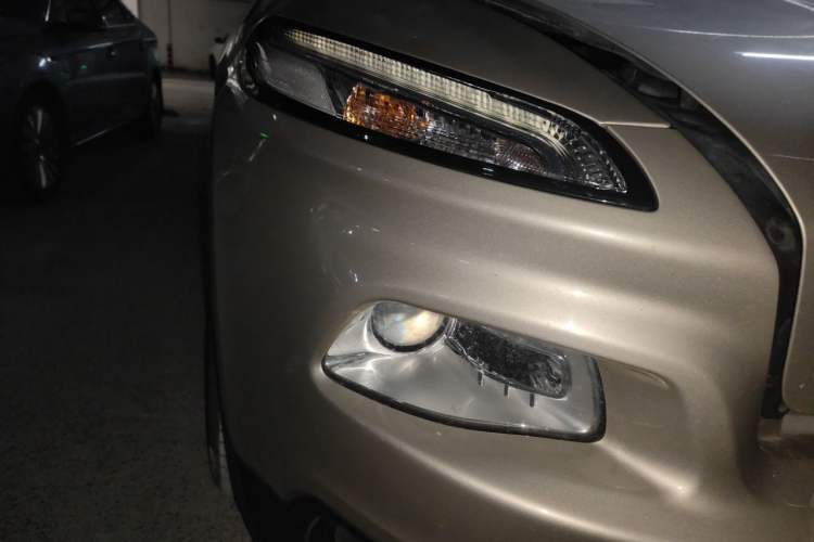 Used Jeep Cherokee 2017 2.0L Superior Edition Right Front Headlight