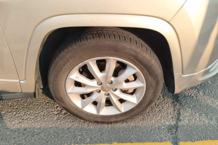 Used Jeep Cherokee 2017 2.4L Professional Smart Edition Right Front Wheel Hub