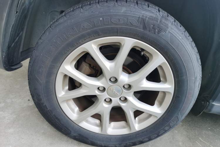 Used Jeep Cherokee 2017 2.4L Leading Smart Edition Right Rear Wheel Hub