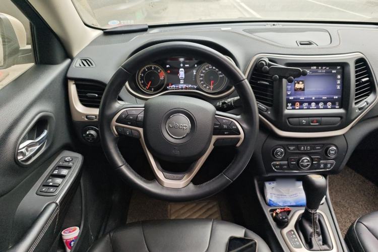 Used Jeep Cherokee 2017 2.0L Superior Edition Steering Wheel