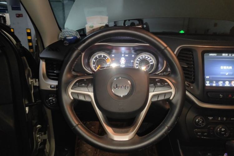 Used Jeep Cherokee 2017 2.0L Superior Edition Steering Wheel