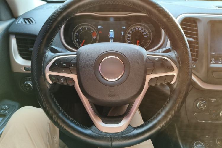 Used Jeep Cherokee 2017 2.4L Professional Smart Edition Steering Wheel