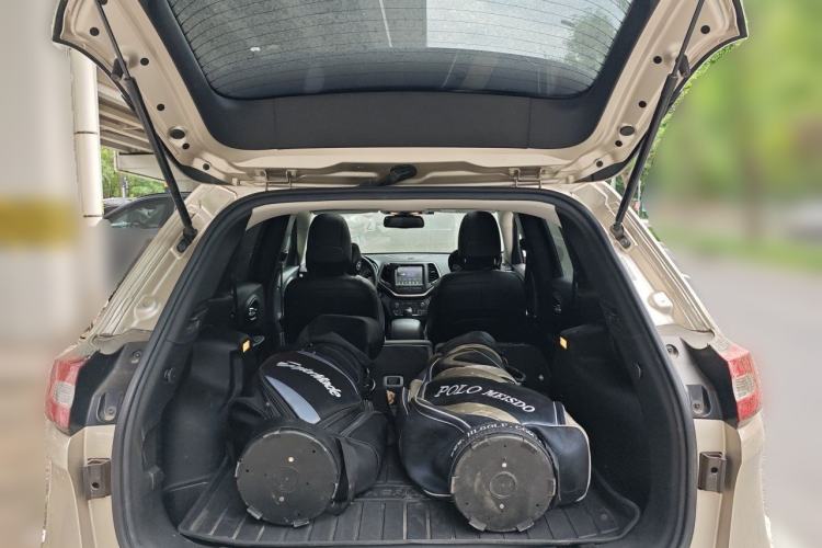 Used Jeep Cherokee 2017 2.0L Superior Edition Trunk
