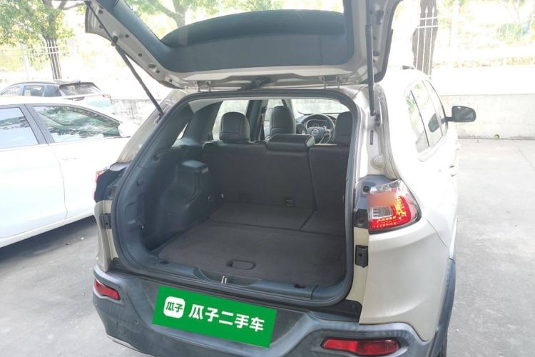 Used Jeep Cherokee 2017 2.4L Leading Smart Edition Trunk