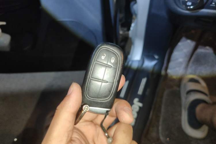 Used Jeep Cherokee 2017 2.0L Superior Edition Vehicle Key