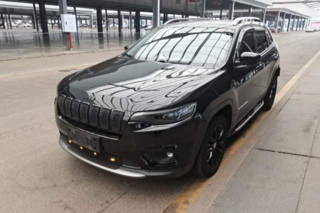 Ojetý Jeep Cherokee 2019 2.0T Two-Wheel Drive Smart Enjoyment Version China V