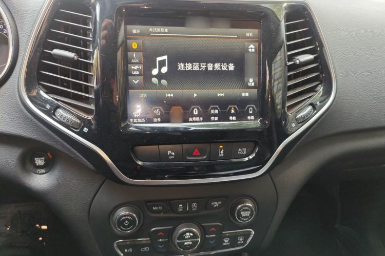 Used Jeep Cherokee 2019 2.0T Four-Wheel Drive Explorer Edition China V Audio And AC Panel