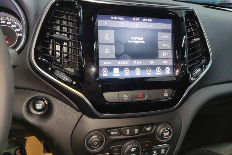 Used Jeep Cherokee 2019 2.0T Two-Wheel Drive Smart Enjoyment Version China VI Audio And AC Panel