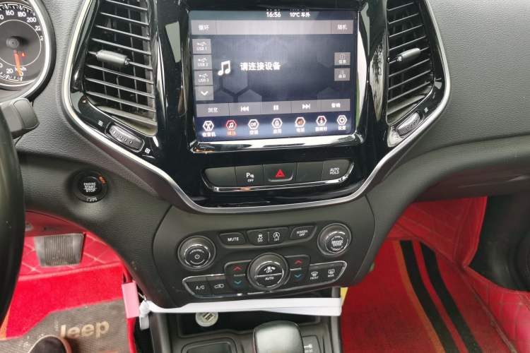 Used Jeep Cherokee 2019 2.0T Two-Wheel Drive Smart Enjoyment Version China V Audio And AC Panel