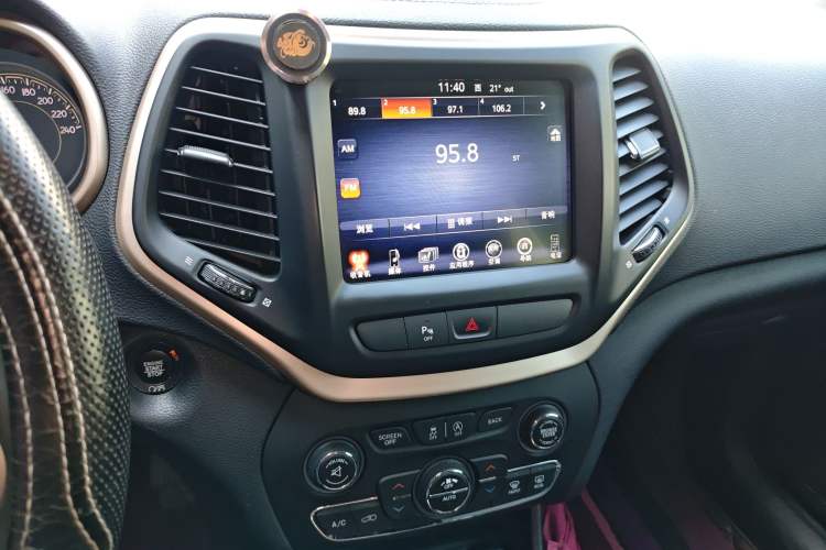 Used Jeep Cherokee 2019 2.0L 2WD Premium Edition China VI Audio And AC Panel