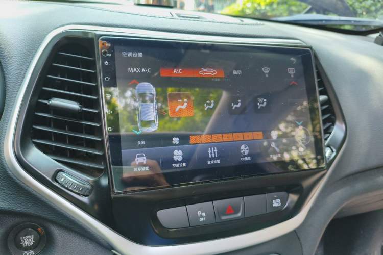 Used Jeep Cherokee 2019 2.0T Four-Wheel Drive Explorer Edition China VI Emission Standard Audio And AC Panel