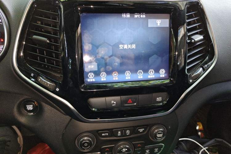 Used Jeep Cherokee 2019 2.0T Two-Wheel Drive Smart Enjoyment Version China VI Audio And AC Panel