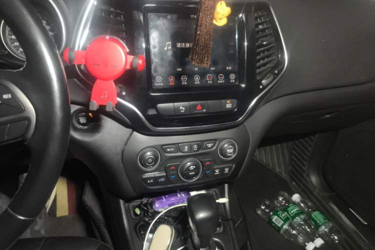 Used Jeep Cherokee 2019 2.0T Two-Wheel Drive Smart Enjoyment Version China V Audio And AC Panel