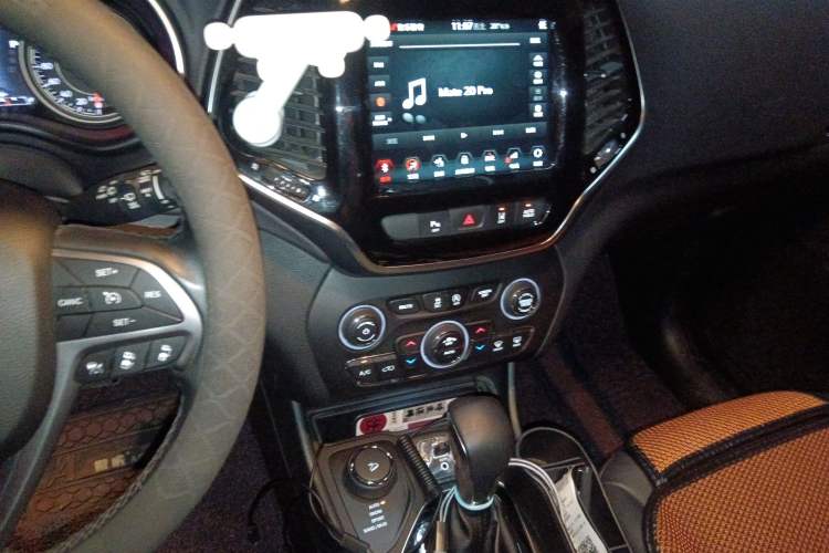 Used Jeep Cherokee 2019 2.0T Four-Wheel Drive Explorer Edition China V Audio And AC Panel