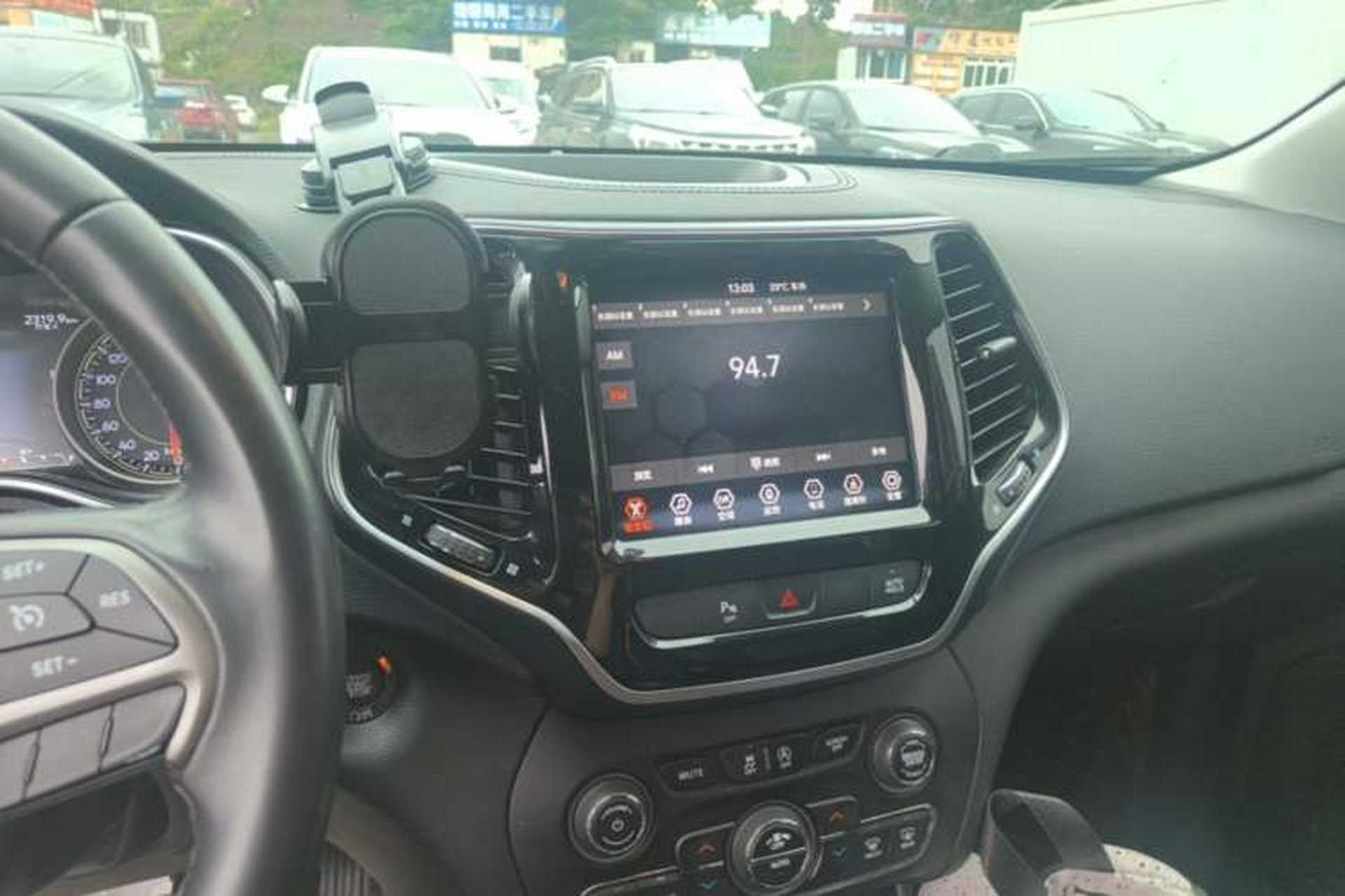 Used Jeep Cherokee 2019 2.0T Two-Wheel Drive Smart Enjoyment Version China V Audio And AC Panel