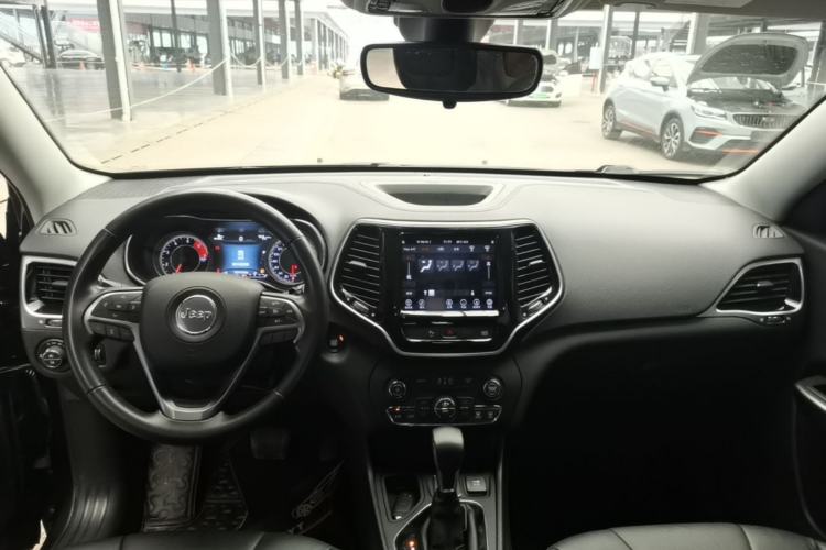 Used Jeep Cherokee 2019 2.0T Two-Wheel Drive Smart Enjoyment Version China V Center Console