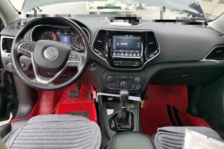 Used Jeep Cherokee 2019 2.0T Two-Wheel Drive Smart Enjoyment Version China V Center Console