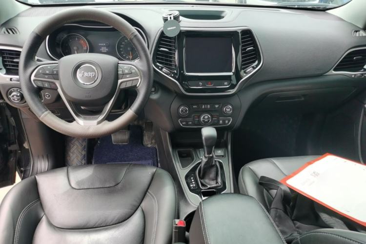 Used Jeep Cherokee 2019 2.0T 2WD Enjoyment Edition China V Center Console