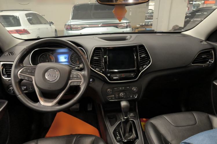 Used Jeep Cherokee 2019 2.0T 2WD Enjoyment Edition China V Center Console