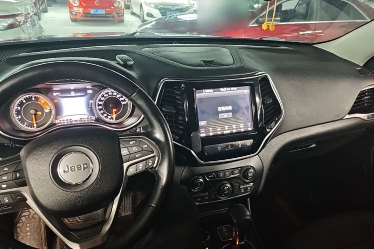 Used Jeep Cherokee 2019 2.0T Four-Wheel Drive Explorer Edition China V Center Console