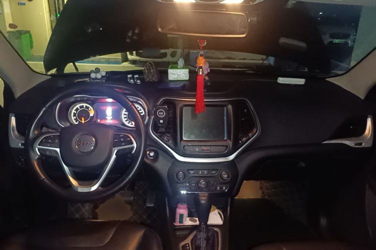 Used Jeep Cherokee 2019 2.0L Two-Wheel Drive Standard Edition China V Center Console