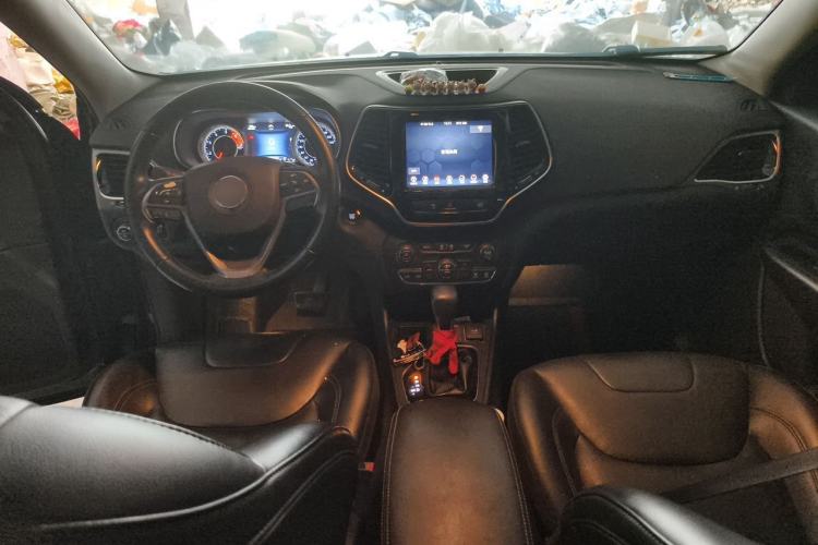 Used Jeep Cherokee 2019 2.0T Two-Wheel Drive Smart Enjoyment Version China V Center Console