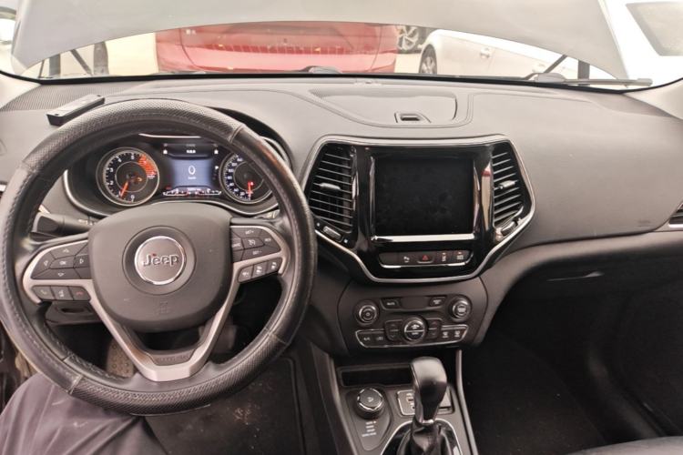 Used Jeep Cherokee 2019 2.0T Four-Wheel Drive Explorer Edition China VI Emission Standard Center Console