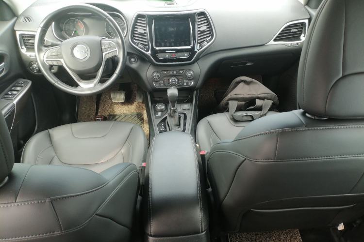 Used Jeep Cherokee 2019 2.0T Four-Wheel Drive Exclusive Edition China V Center Console
