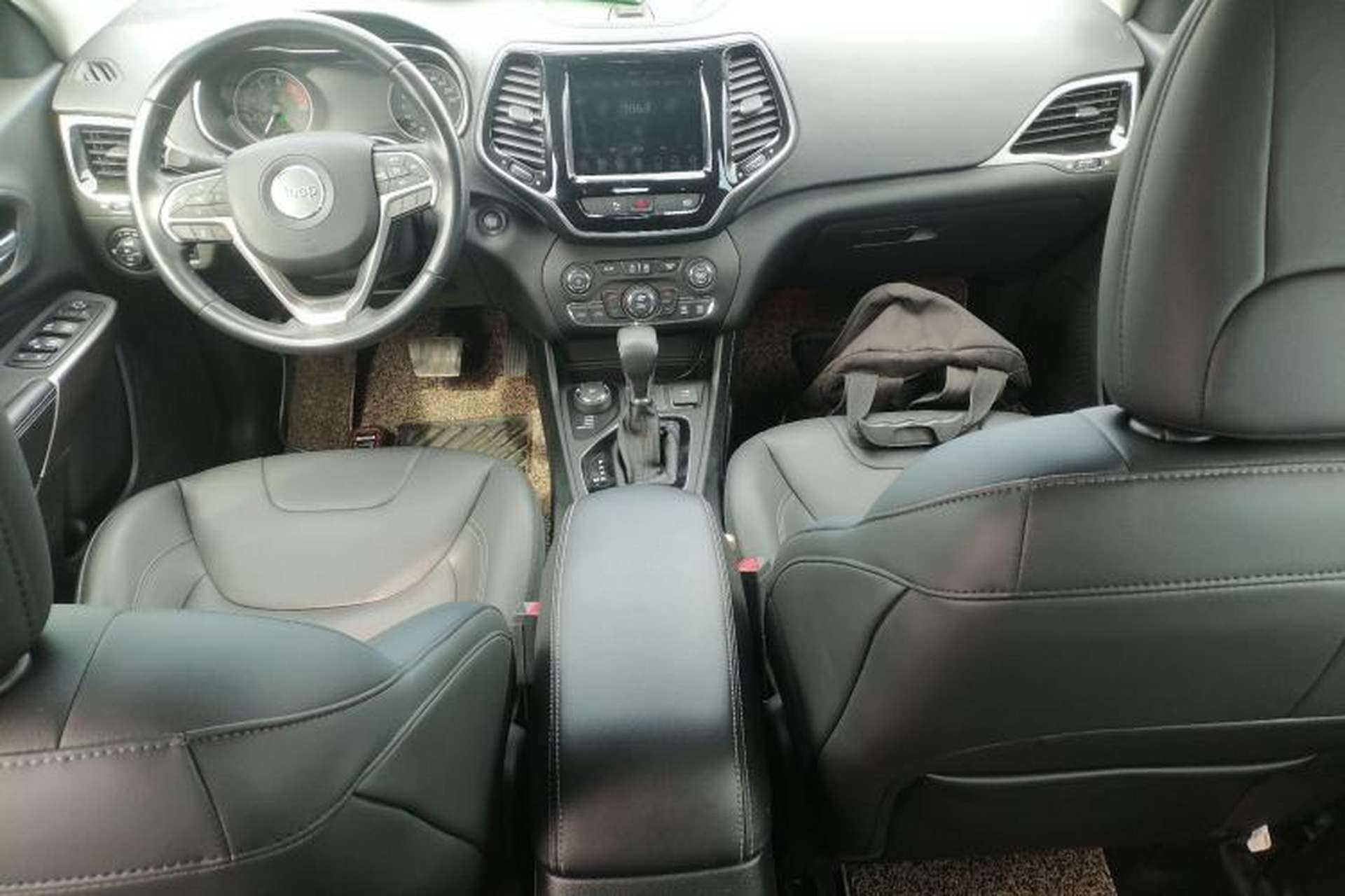 Used Jeep Cherokee 2019 2.0T Four-Wheel Drive Exclusive Edition China V Center Console