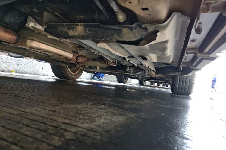 Used Jeep Cherokee 2019 2.0L 2WD Premium Edition China VI Chassis Front Right