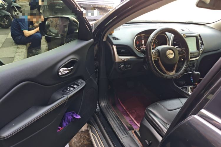 Used Jeep Cherokee 2019 2.0L 2WD Premium Edition China VI Driver Seat